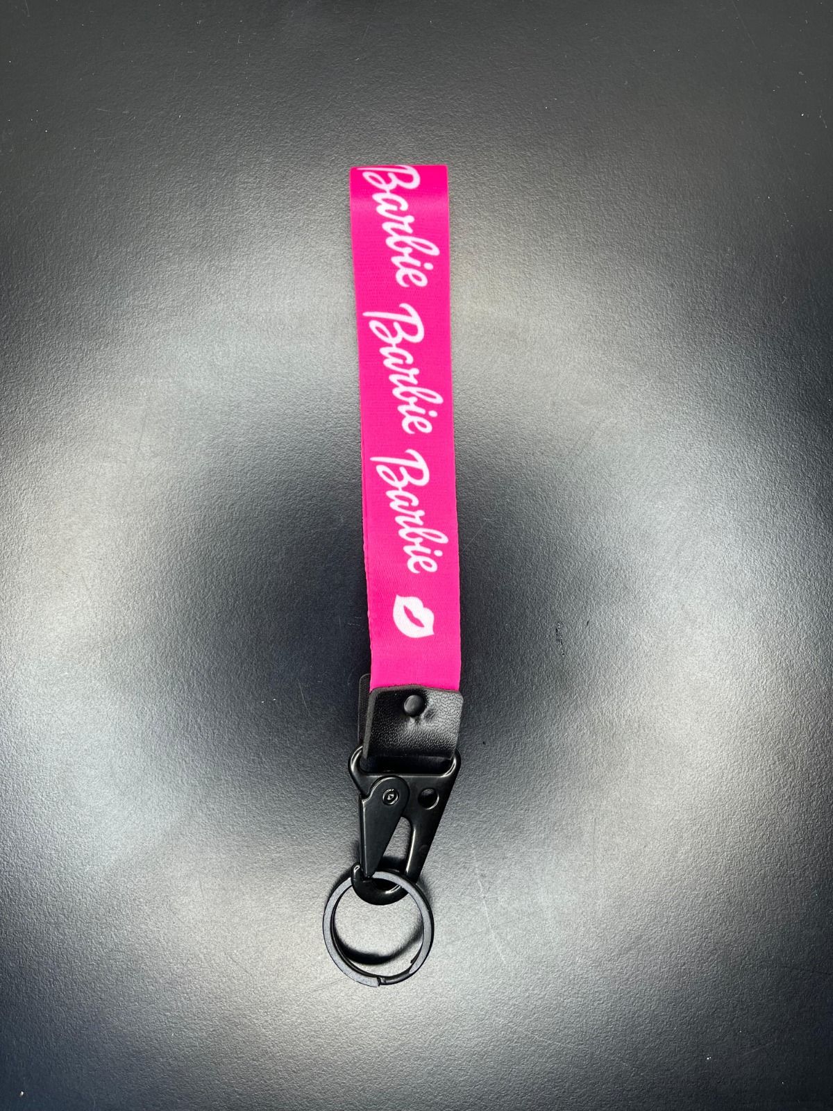 Barbie Temalı Fuşya Kordon Anahtarlık - Dudak İkonlu Premium Seri