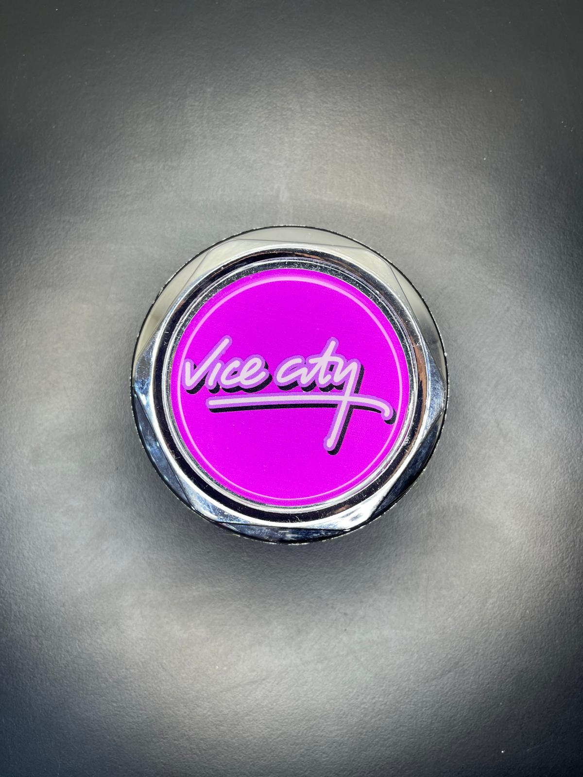 Vice City Retro Tasarım Araç Yakıt Depo Kapağı Aksesuarı - Krom Çerçeveli