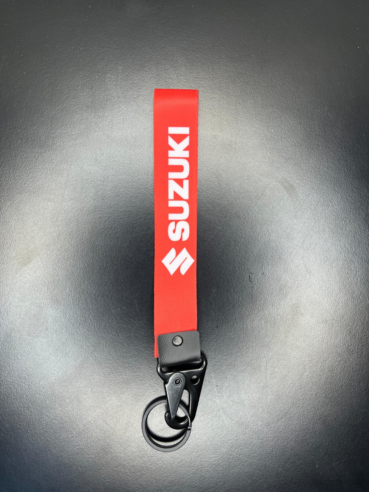 Suzuki Logo Tasarımlı Kordon Anahtarlık - Way of Life Red Edition