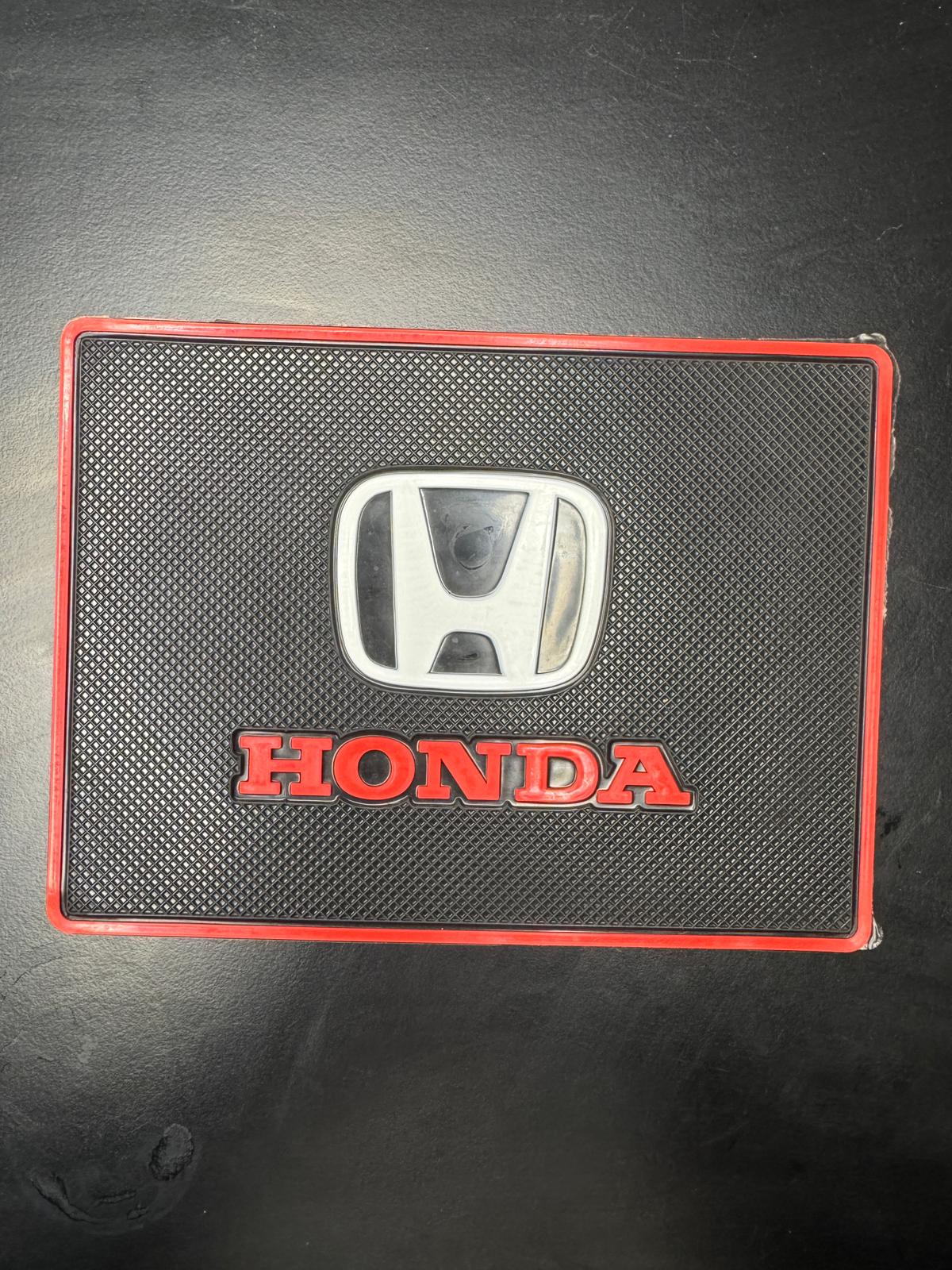 Araç Logolu Torpido Üstü Kaydırmaz Ped - Telefon ve Eşya Tutucu Mat 8