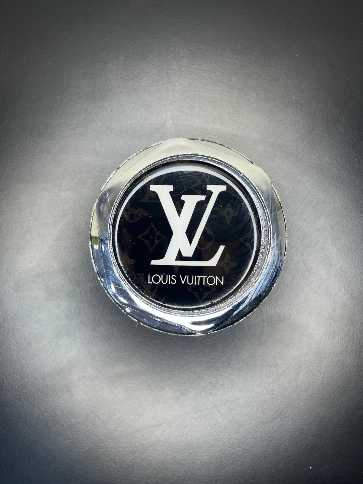 (LV) Logolu Araç Yakıt Depo Kapağı Aksesuarı - Krom Çerçeveli