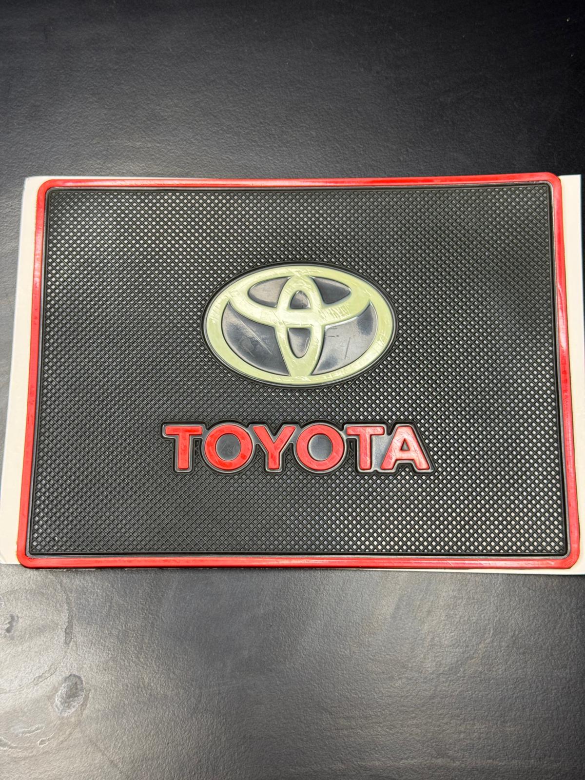 Araç Logolu Torpido Üstü Kaydırmaz Ped - Telefon ve Eşya Tutucu Mat 2