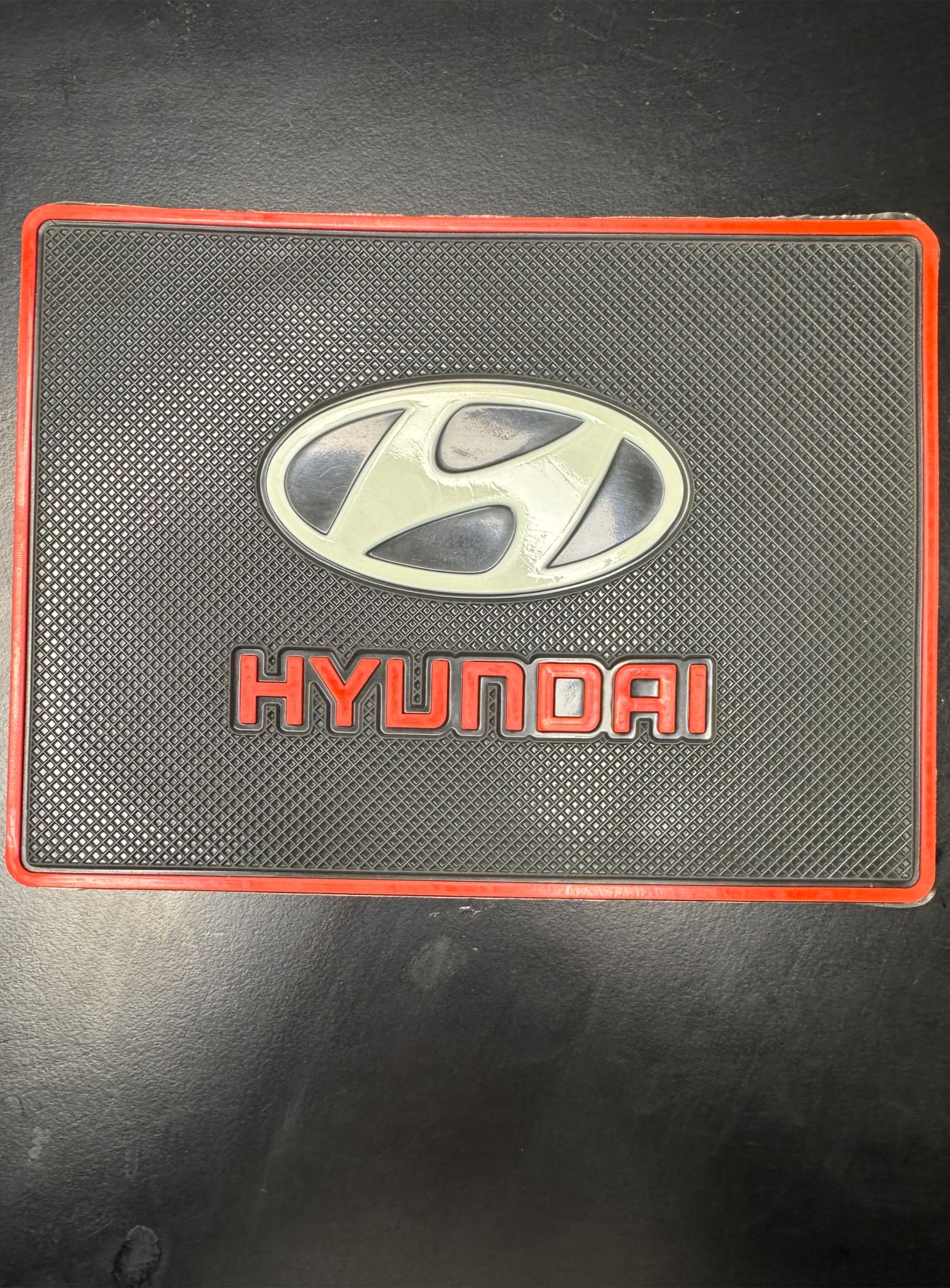 Araç Logolu Torpido Üstü Kaydırmaz Ped - Telefon ve Eşya Tutucu Mat 16