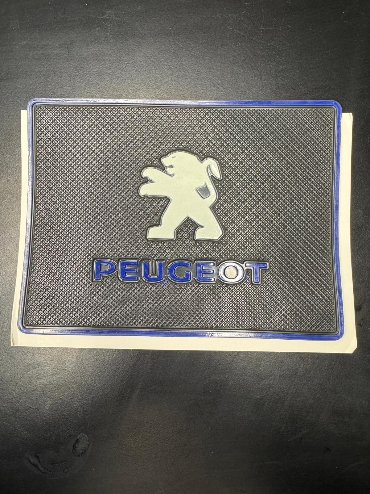 Araç Logolu Torpido Üstü Kaydırmaz Ped - Telefon ve Eşya Tutucu Mat 3